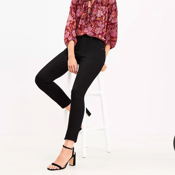 LOFT Denim - New without Tags - Loft Mid Rise - The Skinny Jeans - Black